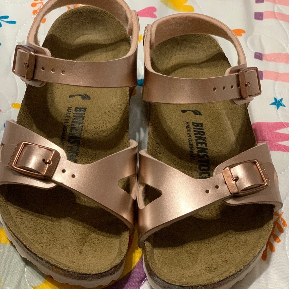 Rose gold Kids Birkenstocks size 28